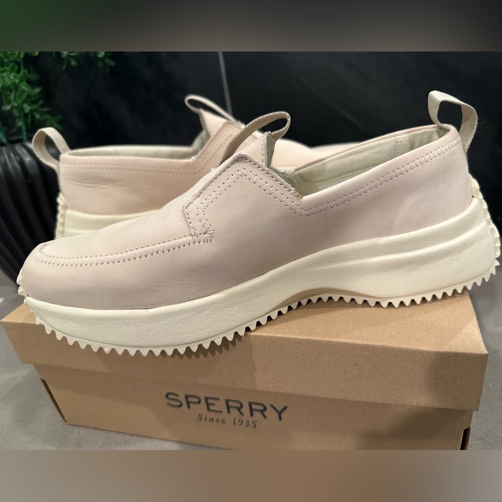 Sperry women’s leather platform loafer 9